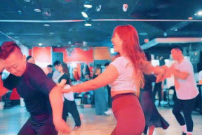 网红贴身舞,揭秘网络红人的魅力瞬间